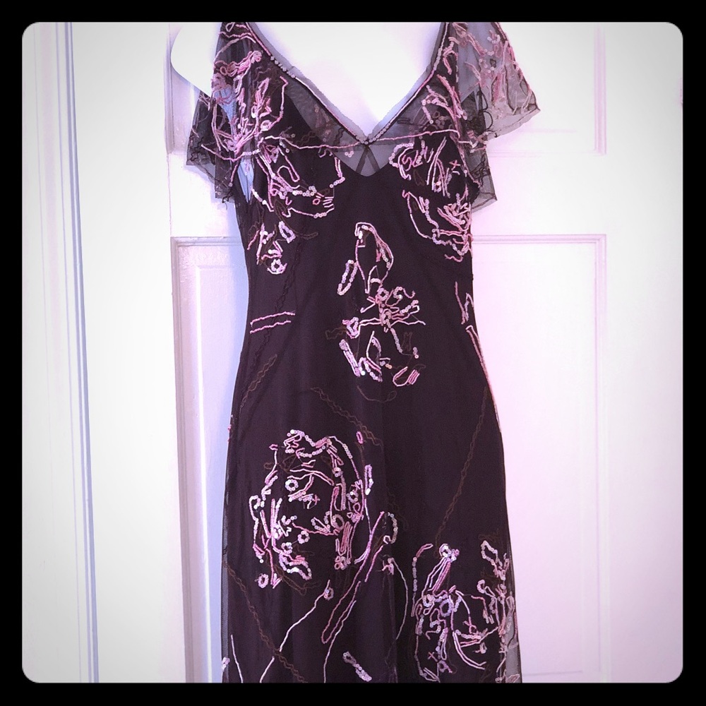 Burgundy sequin cocktail dress. 🌟